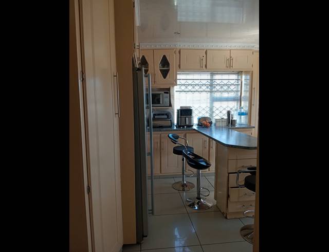 3 BEDROOM HOUSE FOR SALE IN GLENCOE